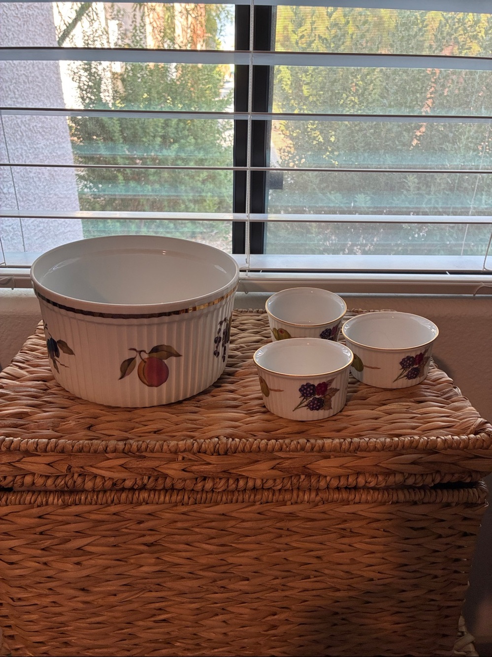 Royal Worcester Soufflé Bowl Fine Oven China Evesham Gold Trim w/3 Custard Cups
